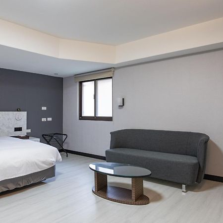 Hub Hotel - Songshan Airport Branch Taipei Exteriör bild
