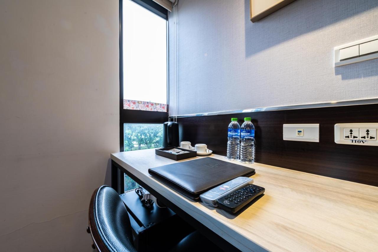 Hub Hotel - Songshan Airport Branch Taipei Exteriör bild